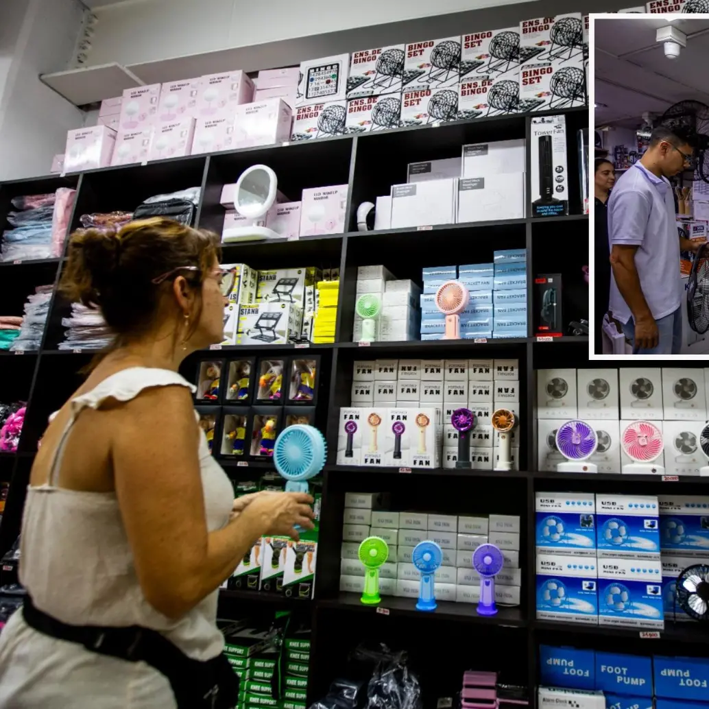 El Centro de Medellín se ha vuelto el “epicentro” de la venta de ventiladores para paliar el calor que hace por estos días en la ciudad. FOTO: Julio Herrera.