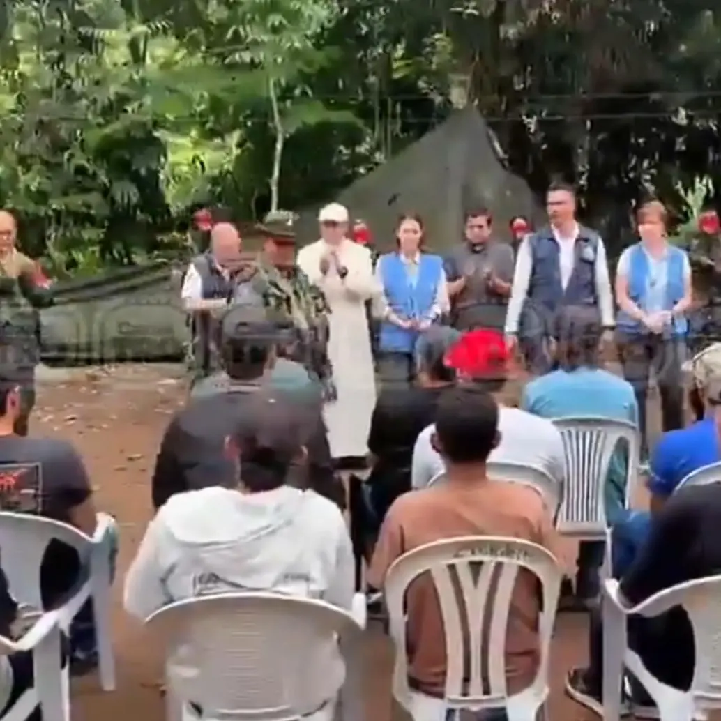 La liberación, coordinada por la ONU, la Iglesia católica y la Defensoría del Pueblo en el Norte de Santander, corta de manera momentánea la intensa racha de enfrentamientos territoriales entre ELN y disidencias. FOTO: Captura de video de redes sociales cortesía @CanalTRO