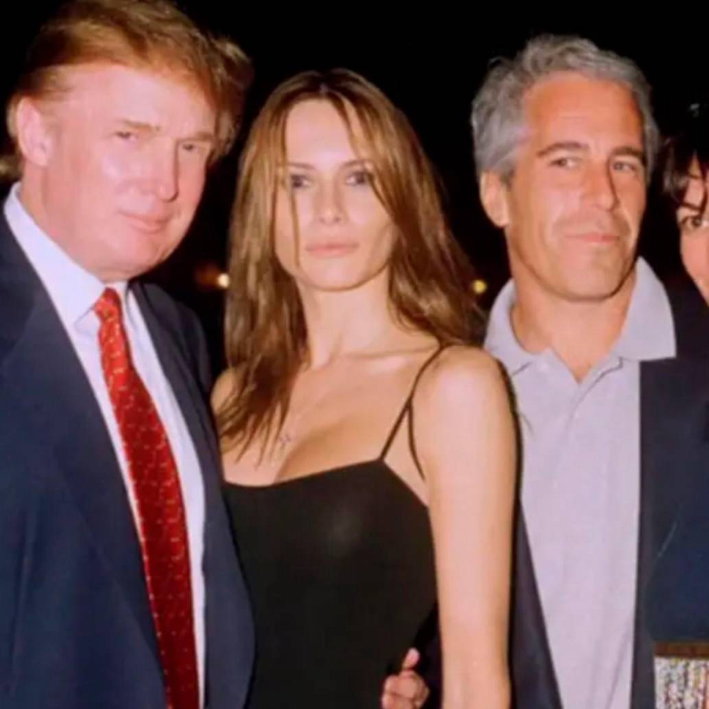 El actual presidente de Estados Unidos, Donald Trump, y su esposa Melania junto al fallecido Jeffrey Epstein y su pareja Ghislaine Maxwell.<b> </b>FOTO: Getty