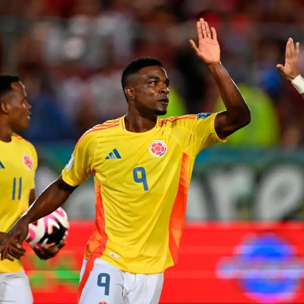 La Selección Colombia cerró la Eliminatoria con una fiesta de goles en Venezuela y un héroe inesperado, Luis Suárez, quien marcó cuatro de los seis goles en el partido. FOTO: AFP