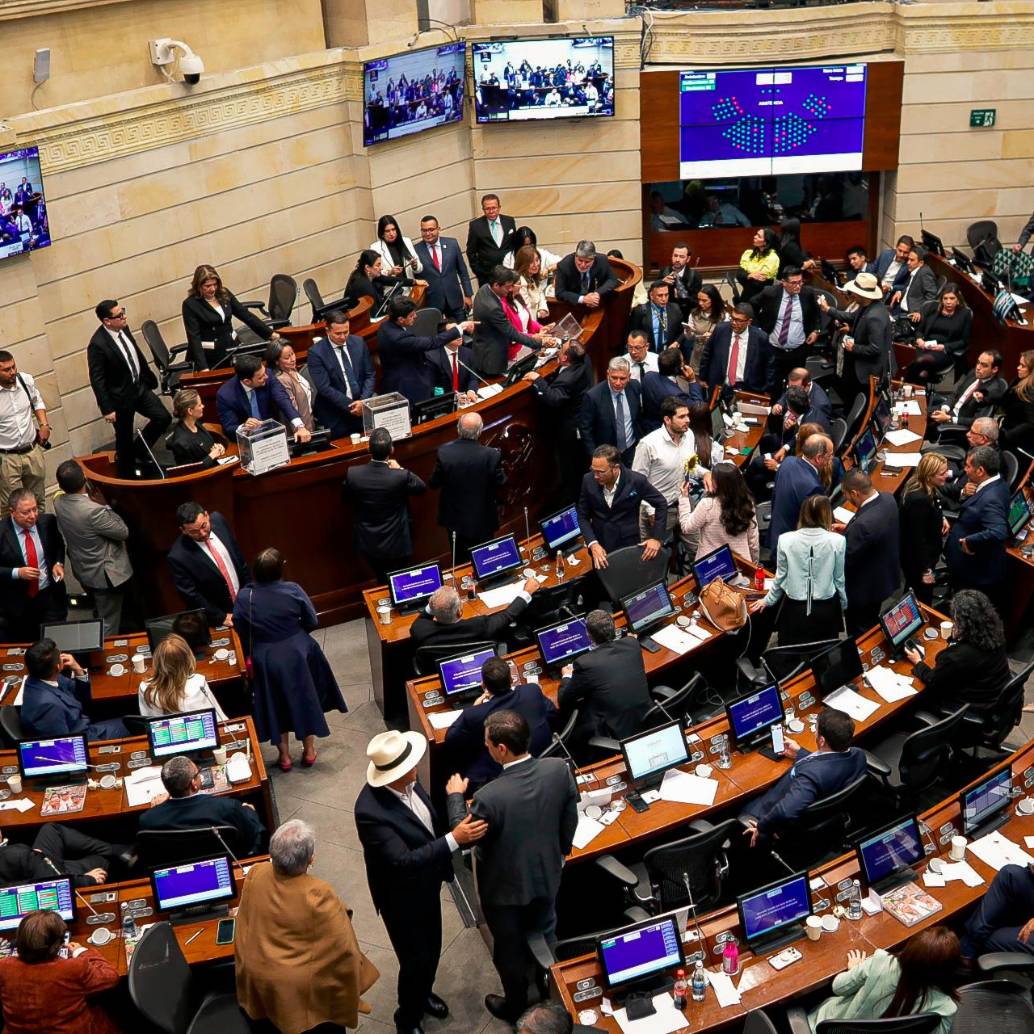 Los congresistas dejarán de recibir a partir del 20 de julio de este año una prima de servicios de casi 17 millones de pesos. FOTO COLPRENSA. 