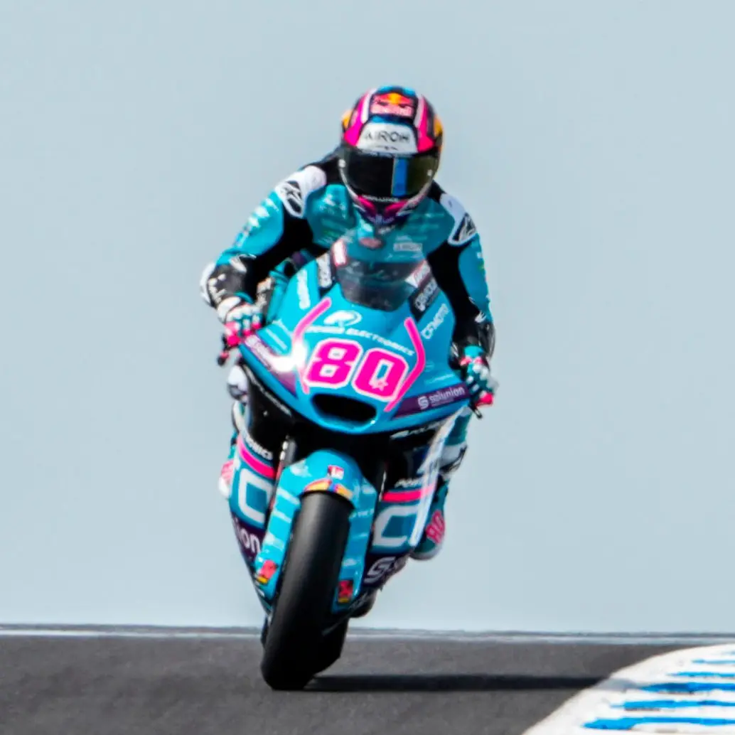 El piloto colombo-español David Alonso vive su primer año en la máxima categoría del motociclismo mundial. Foto: tomada del x de @AsparTeam