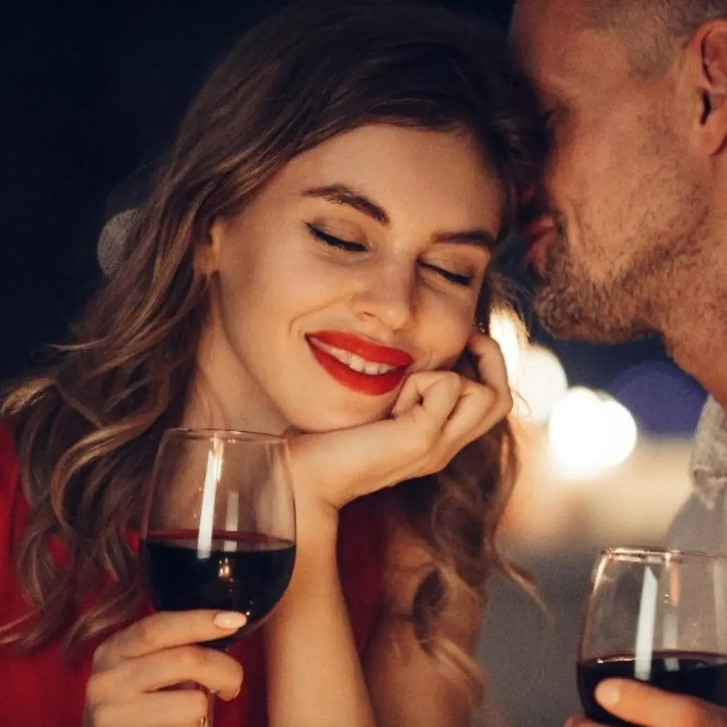 Según los expertos, con los piropos las mujeres no buscan imponer un rol en una relación, sino el poder sentirse deseadas por su pareja. FOTO: CORTESÍA GLEEDEN
