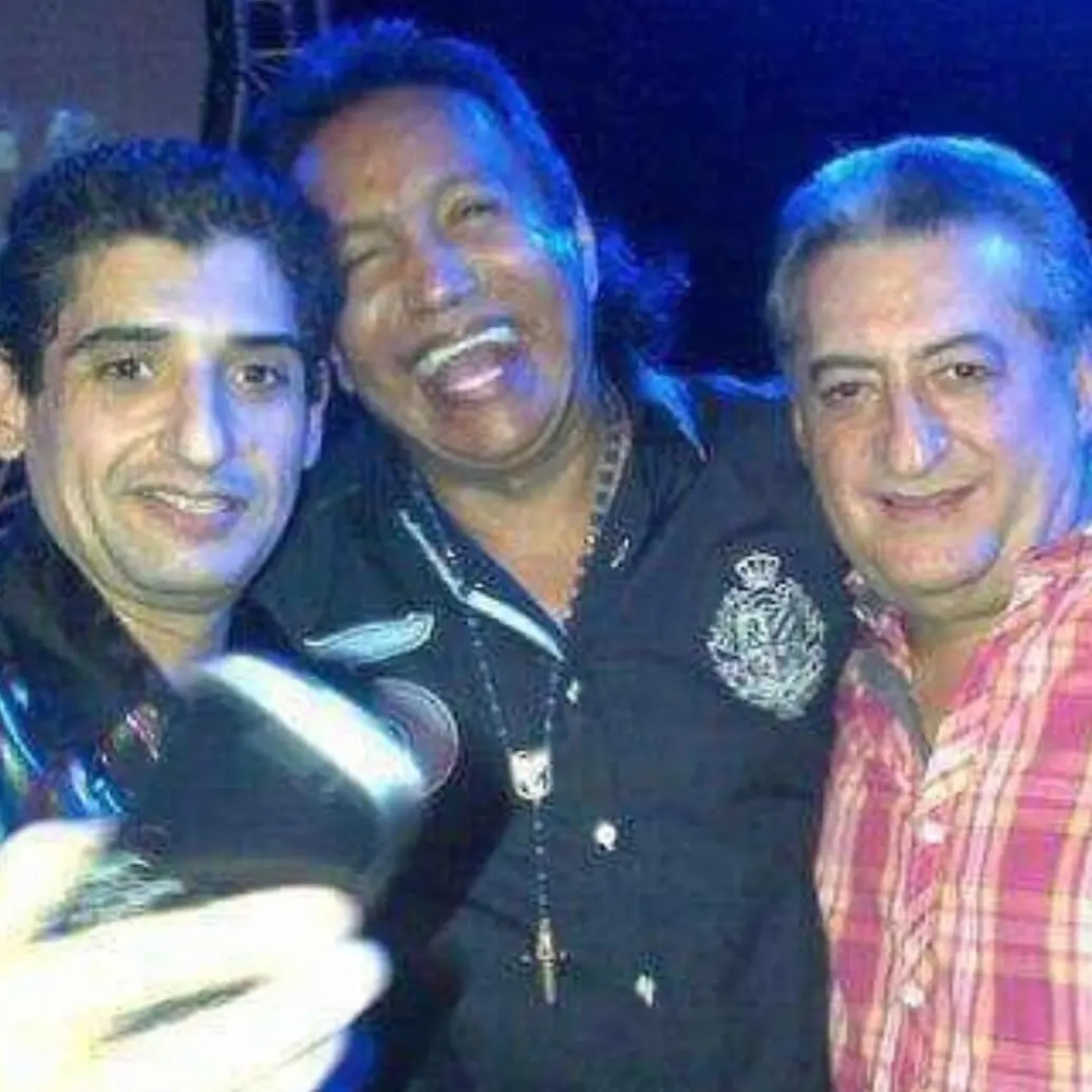Jorge Luis Oñate Zuleta (izquierda en la foto) ya ha sido detenido en ocasiones anteriores por escándalos similares. FOTO: Tomada de redes sociales 