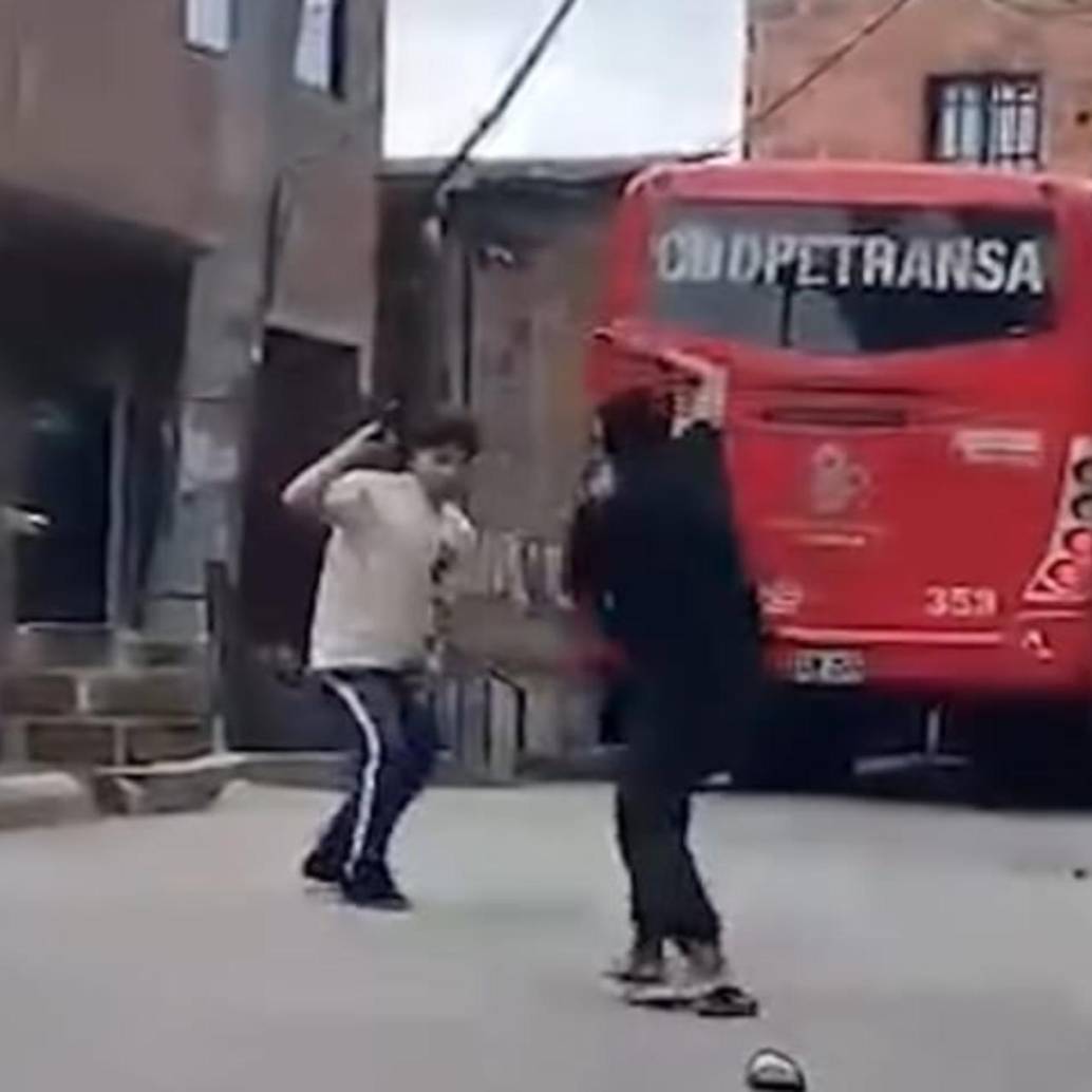 Una de las peleas entre jóvenes registrada en video. FOTO: Imagen tomada de redes