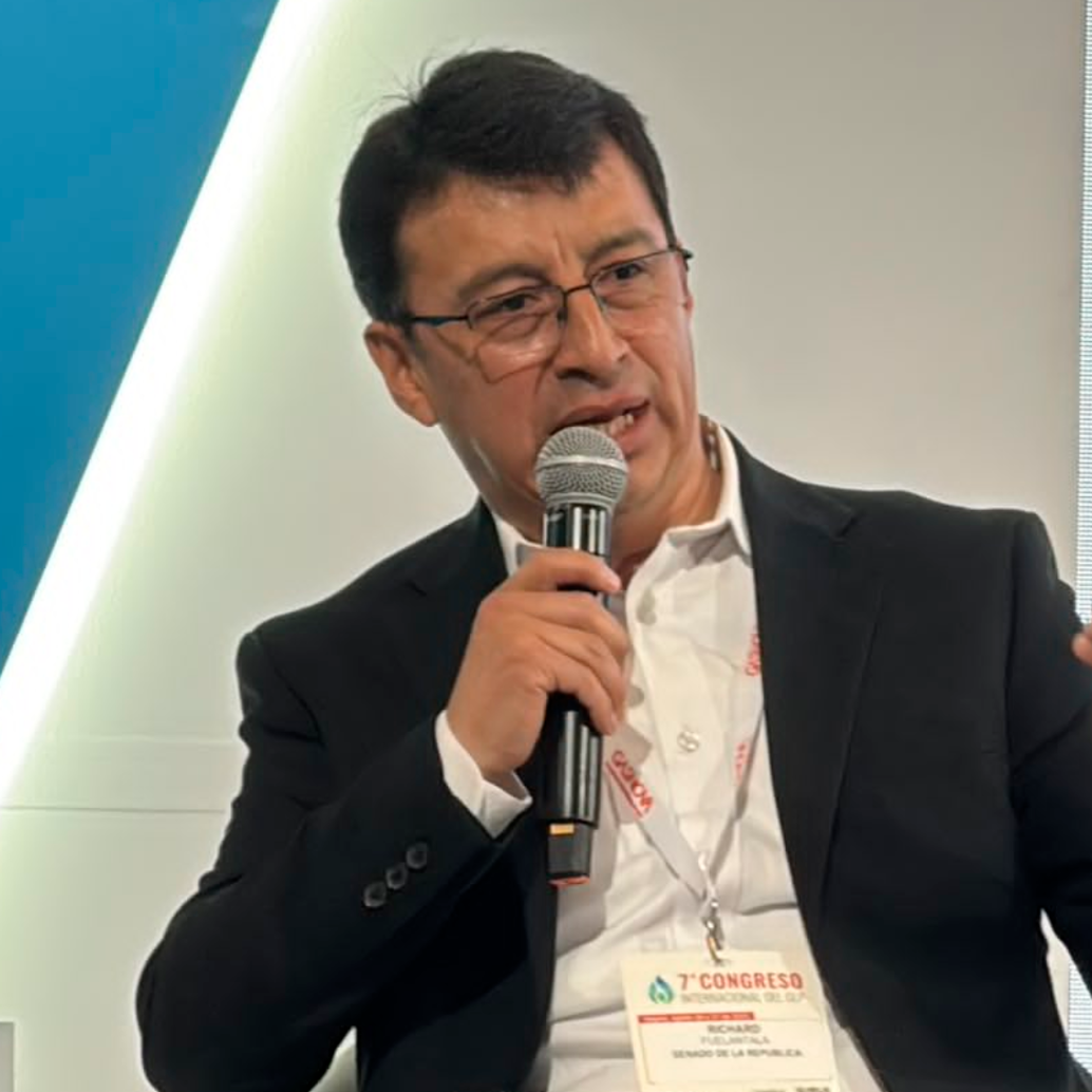 El senador Richard Fuelantala fue sancionado por AICO por no acatar las directrices del Gobierno, quedando en duda su participación en la votación. FOTO: X @FuelantalaR