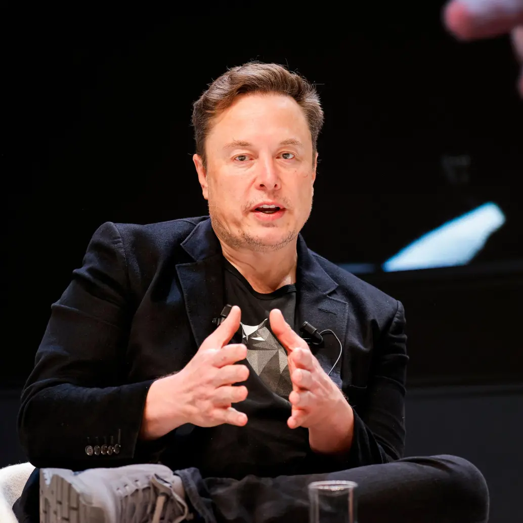 El patrimonio de Elon Musk, impulsado por el salto bursátil de SpaceX y Tesla, alcanzó los US$1,32 billones, una cifra que equivale a más de 80 millones de años de salario promedio en Argentina. FOTO Getty
