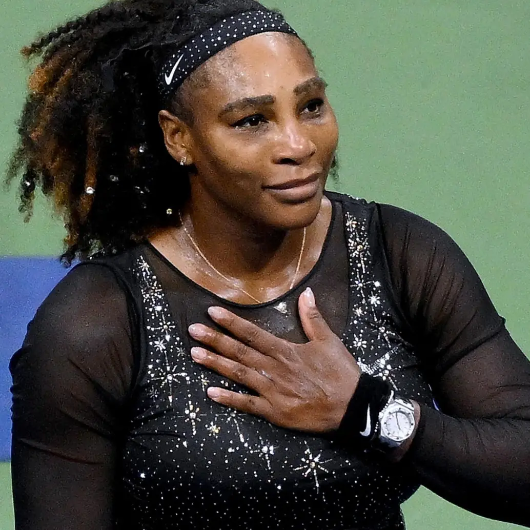 Tras anunciar en 2022 que no se retiraba, sino que “evolucionaba” lejos de las pistas, la menor de las hermanas Williams ha decidido que su evolución incluye volver a vestirse de blanco para irrumpir en el torneo de dobles de Queen’s. FOTO: AFP