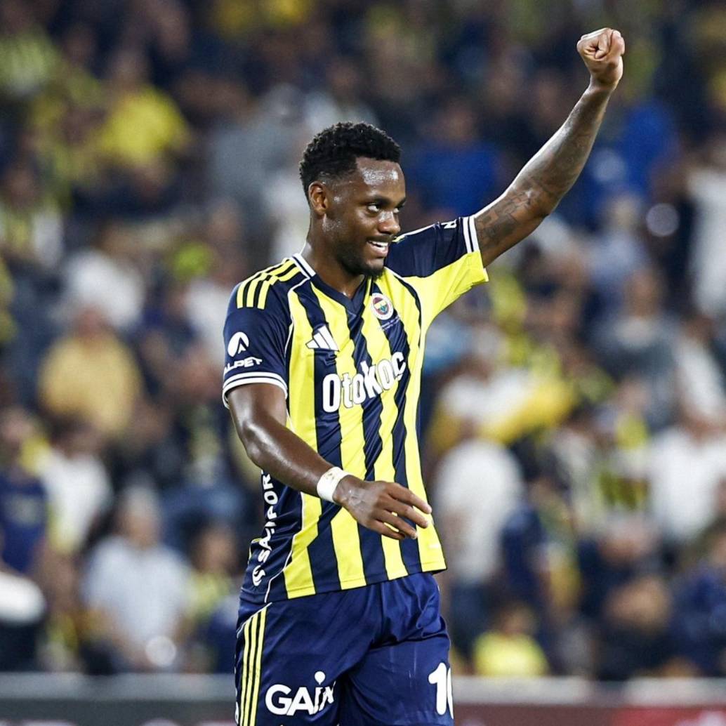 El delantero colombiano, Jhon Jader Durán, de 22 años, en medio de un partido con el Fenerbahçe, por lo que le pidieron “controlar” su temperamento. FOTO: Tomada de redes sociales Fenerbahçe SK