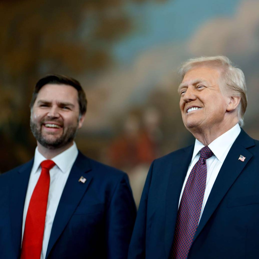 Donald Trump, con el vicepresidente J.D Vance. FOTO: Colprensa