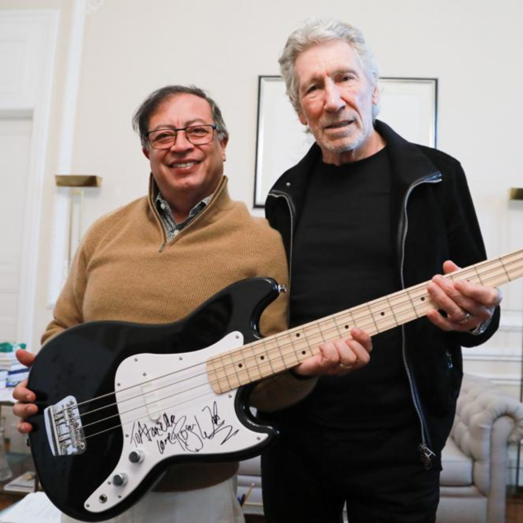 El presidente de Colombia, Gustavo Petro, y el compositor británico, Roger Waters, se reunieron en la Casa de Nariño. FOTO: Tomada de X (antes Twitter) @infopresidencia