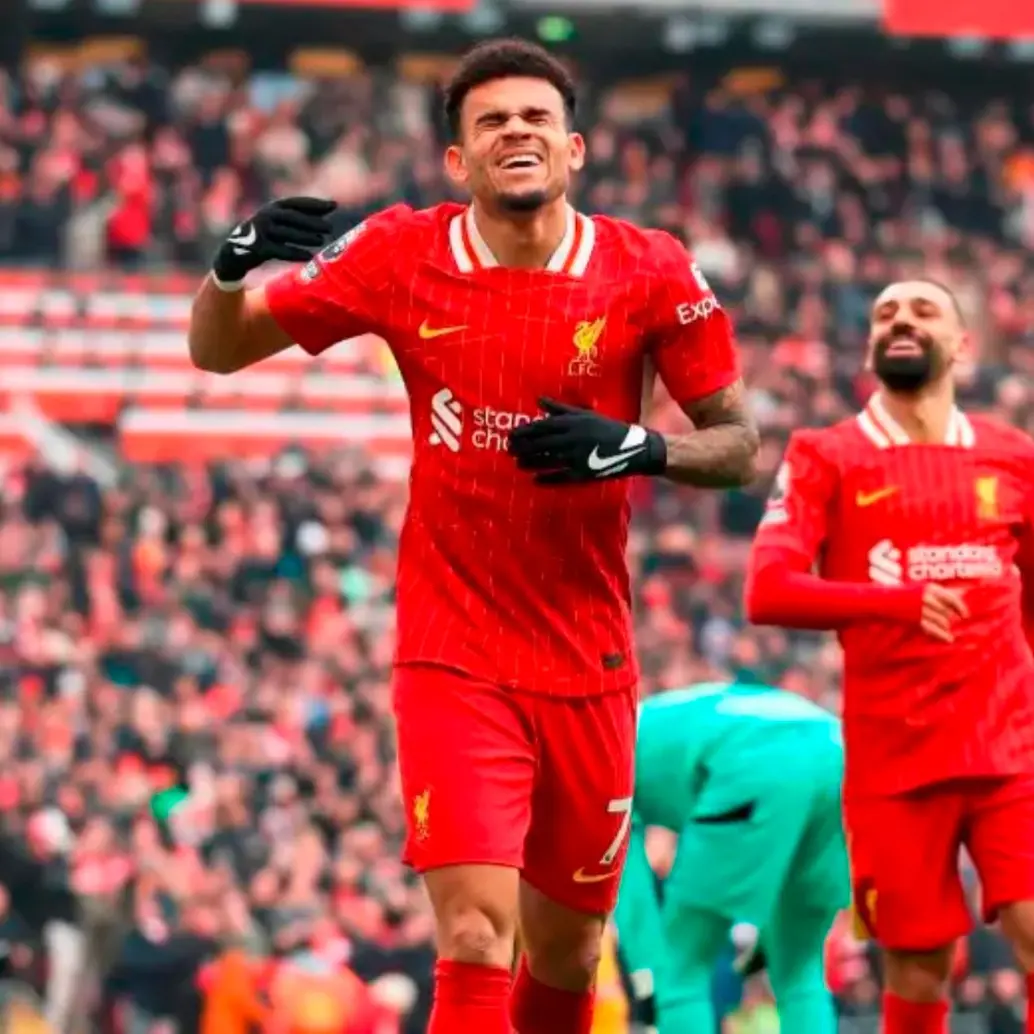 El futbolista colombiano, Luis Díaz, fue clave en la consecución del título de Premier League de Liverpool la temporada pasada. FOTO: GETTY