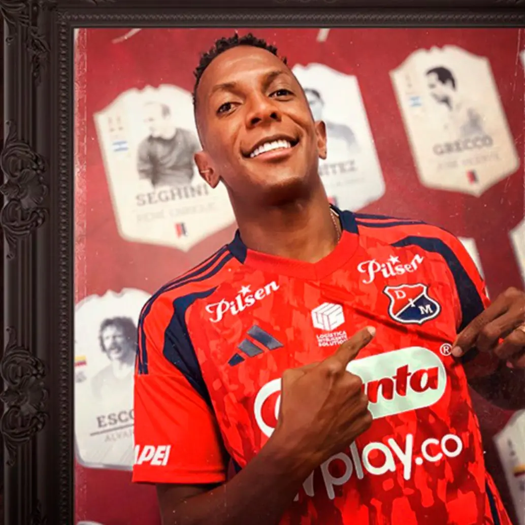 El futbolista chocoano Esnéyder Mena, de 25 años, firmó contrato con el DIM hasta 2028. FOTO: CORTESÍA DIM