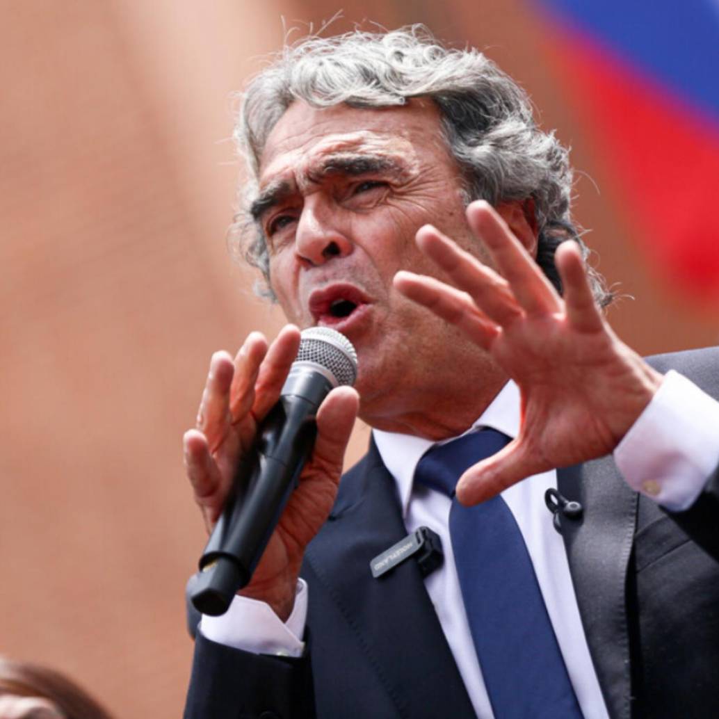 Sus declaraciones se dieron luego del anuncio de que ya no se seguirá con el movimiento que buscaba recolectar firmas para una Asamblea Nacional Constituyente. Foto: Colprensa.