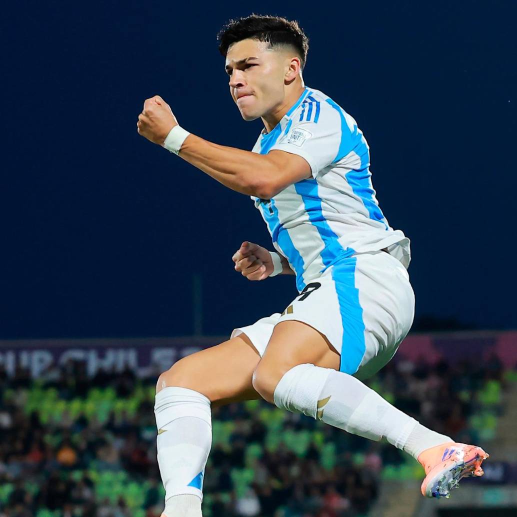 El futbolista argentino Alejo Sarco es una de las figuras del seleccionado suramericano en la Copa del Mundo que se disputa en Chile. FOTO: Tomada de X @fifaworldcup_es