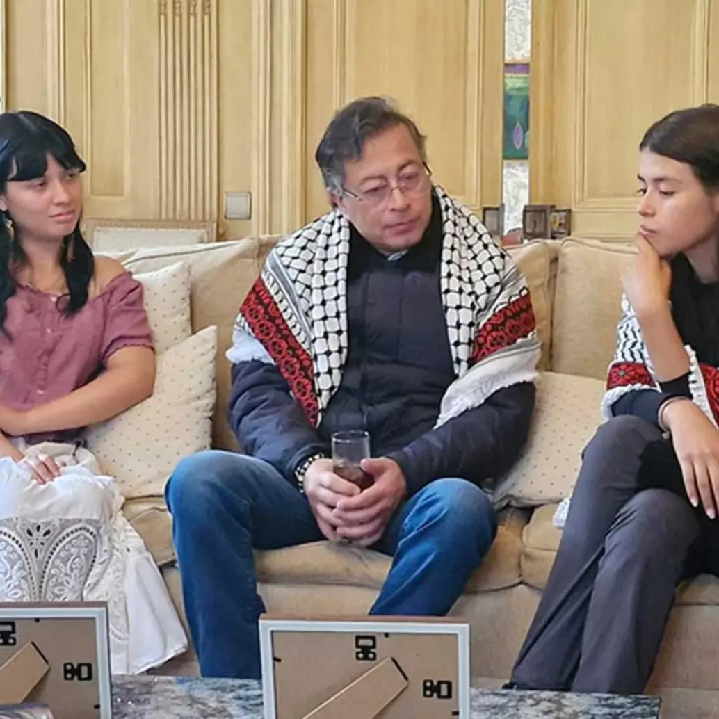 El primer mandatario de los colombianos se reunió en Bruselas (Bélgica) con Manuela Bedoya y Luna Barreto, y las trajo de vuelta al país. FOTO: Presidencia 