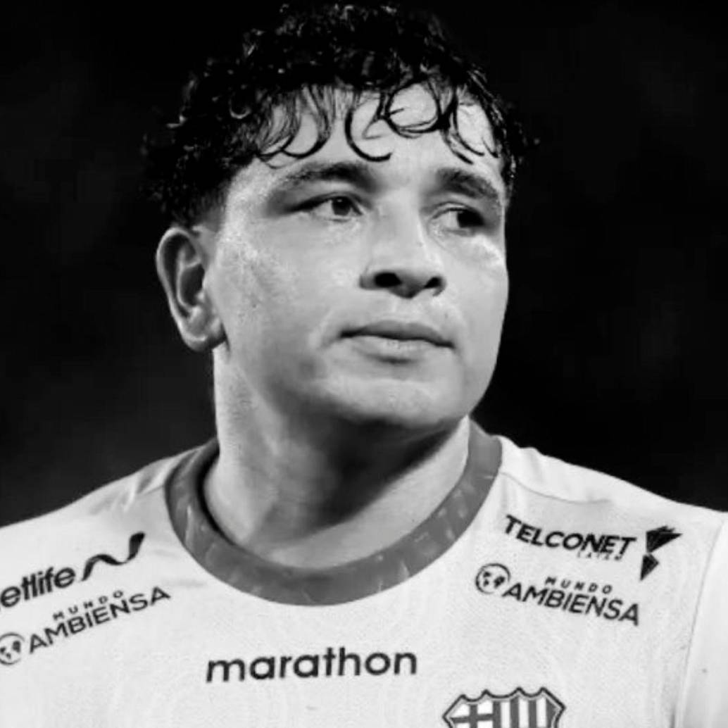 Mario Pineida, a quien le decían ‘Pitbull’, tenía<b> </b>33 años. Jugó con la Selección de Ecuador durante la Eliminatoria al Mundial de Qatar. FOTO: Tomada de X @LuisEduJacome