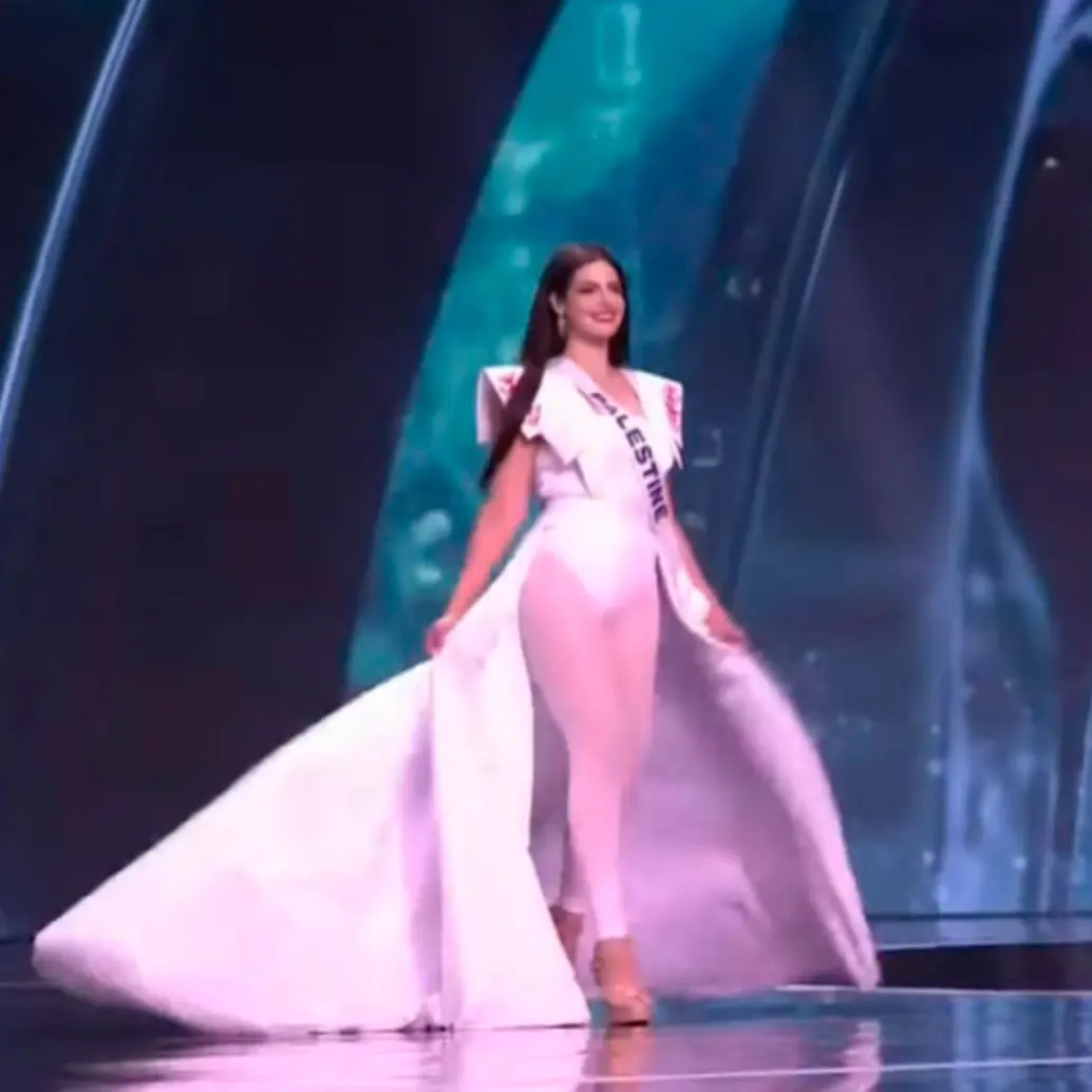 El momento de la pasarela en traje de baño de Miss Palestina. FOTO: Tomada de redes sociales