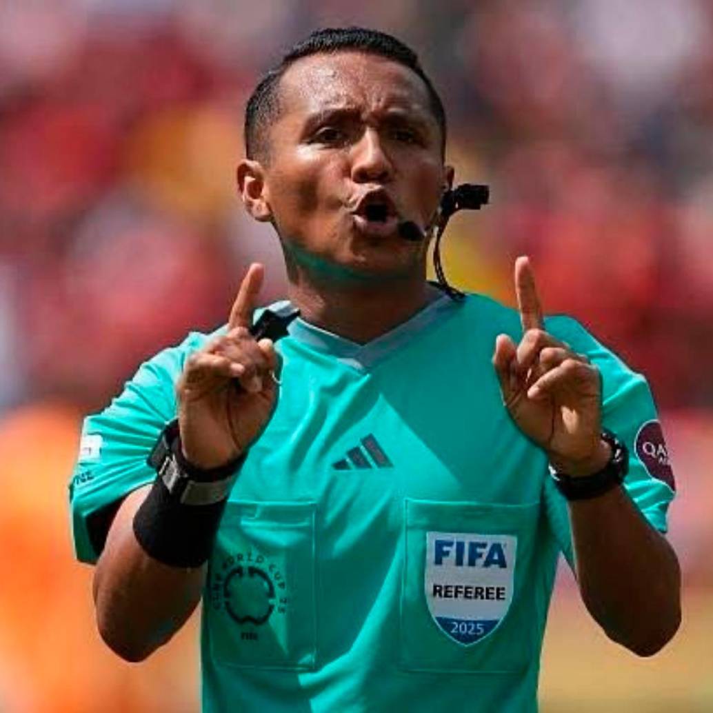 Iván Barton, árbitro internacional salvadoreño, arbitrará el Colombia Suiza. FOTO: <b>Linkedin Iván Barton</b>