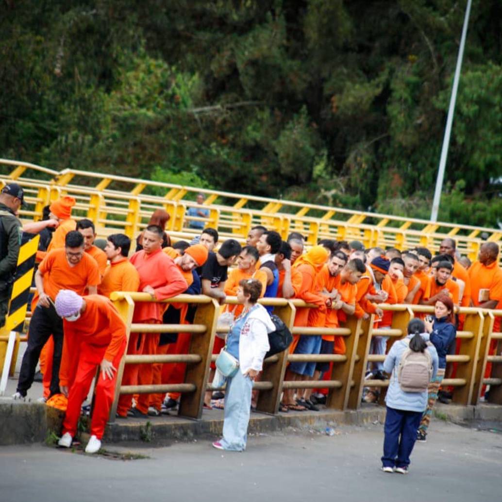 Alrededor de 150 presos colombianos fueron deportados desde Ecuador. Foto: Cancillería