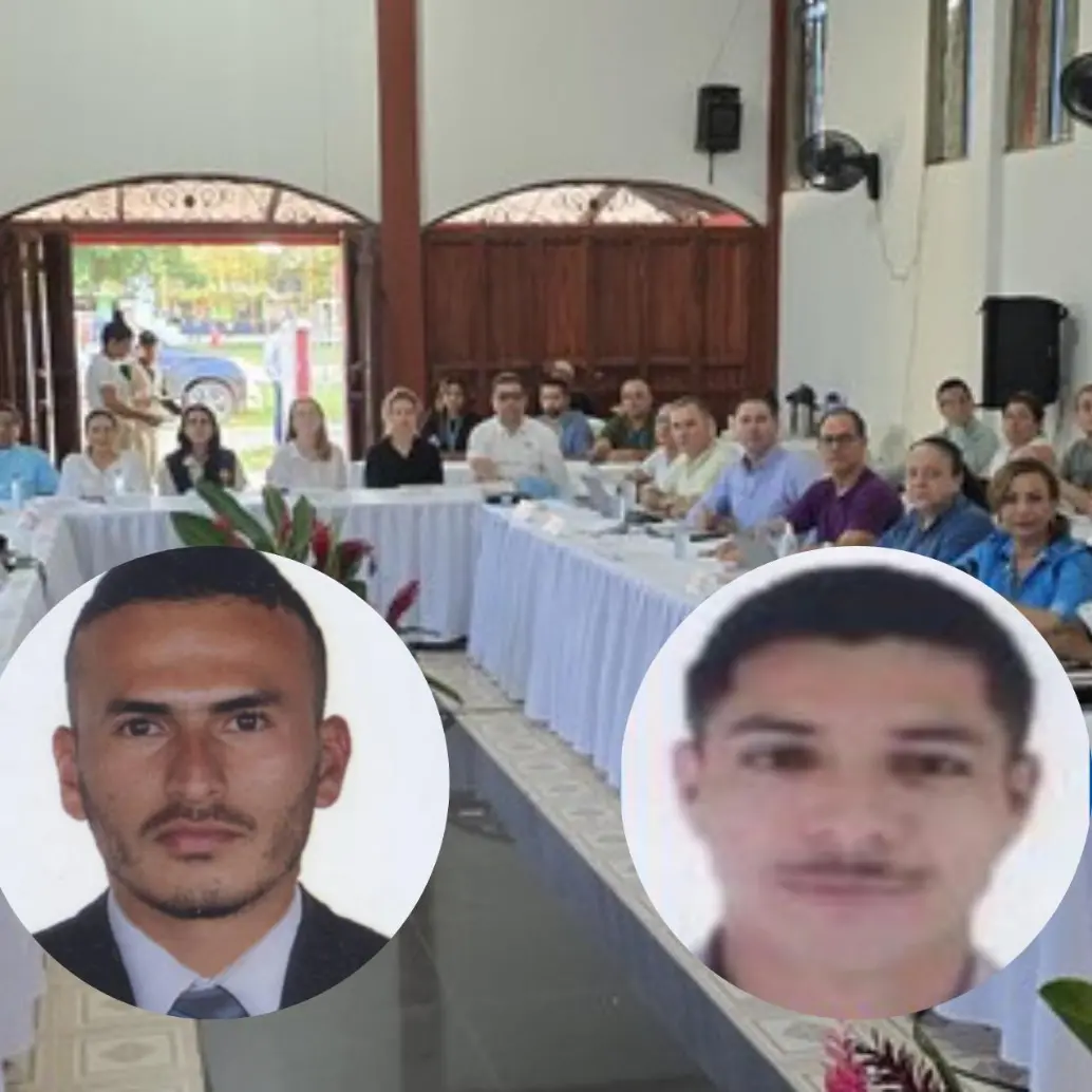 Diálogos de paz entre el Gobierno y las disidencias EMBF FARC de Calarcá en Caquetá durante el 21 de noviembre de 2025. En la izquiera, alias ‘Samir’; derecha, alias ‘Danilo’. Foto: Colprensa. 