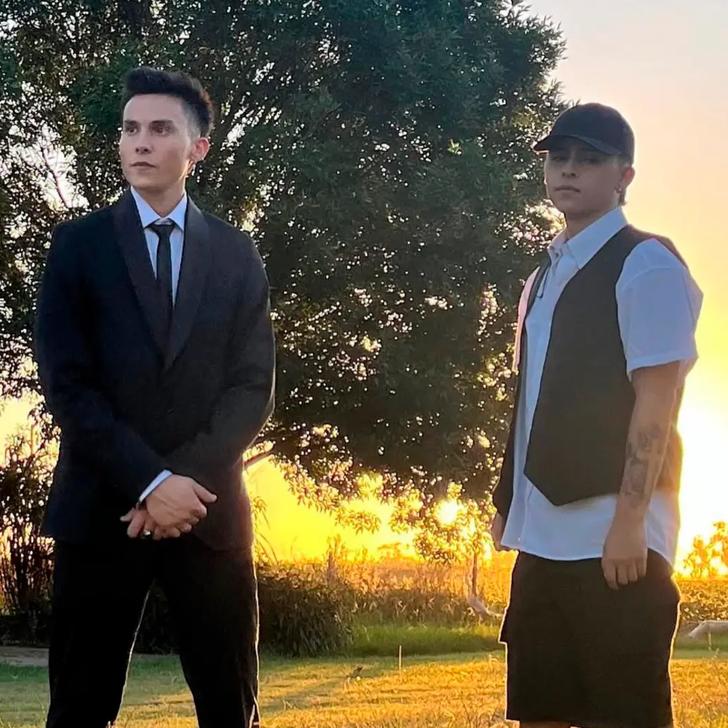 Nico Scrinzi y Tiaggo Salvatore en la grabación del video De moda el amor. FOTO Cortesía