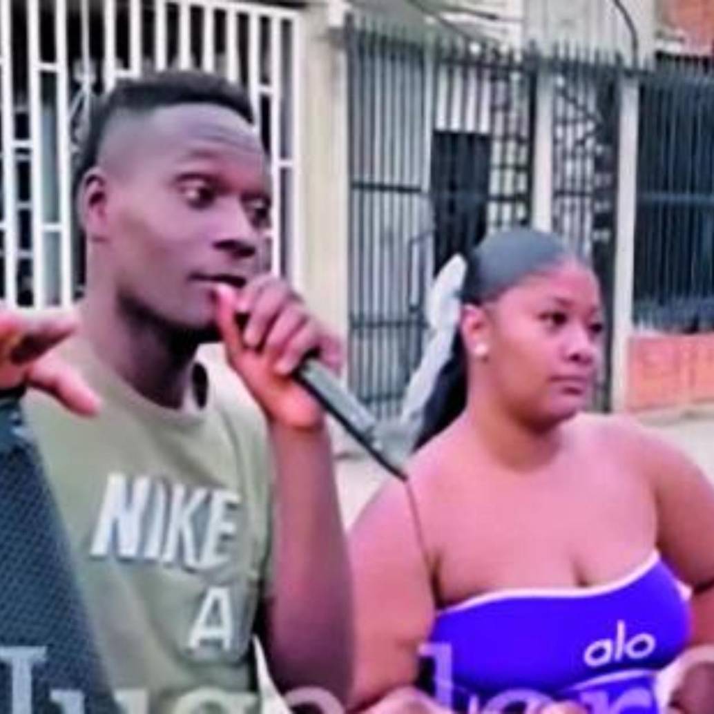 En redes se vuelven virales algunos videos de un joven que cobra plata con parlante y micrófono en mano, el episodio recuerda a los extintos chepitos. FOTO instagram