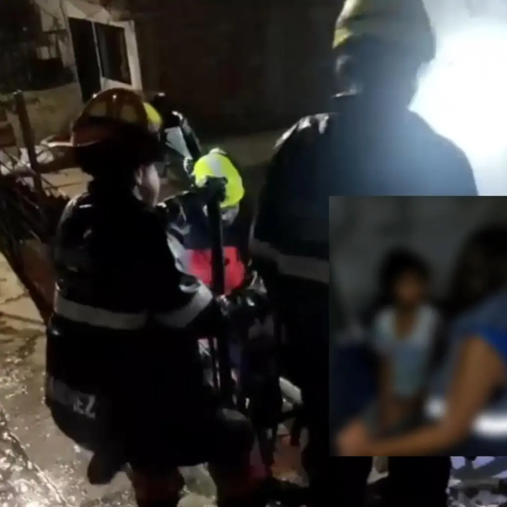 Rescate de una niña de 9 años que estaba sola en su casa en Medellín. FOTOS: CAPTURA DE VIDEO POLICÍA