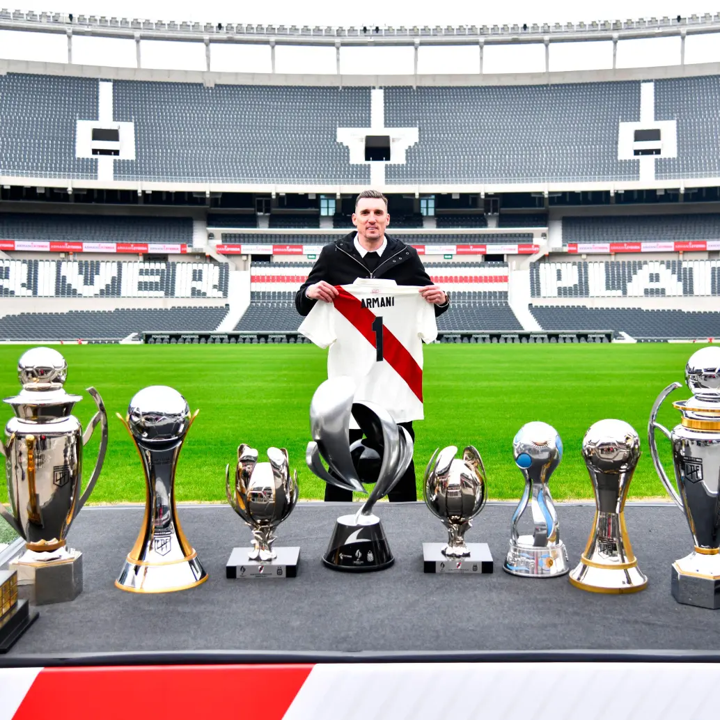River Plate compartió esta imagen de la despedida de Franco Armani, junto a todos los trofeos que conquistó con el club. Ahora se incorporará a Atlético Nacional. FOTO @RiverPlate