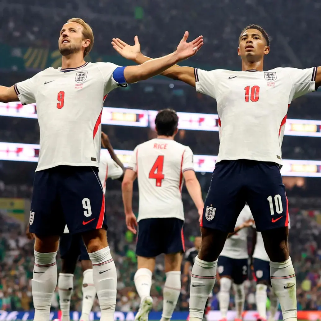 El delantero inglés Harry Kane anotó el tercer gol del partido. Jude Bellingham celebró los dos goles anteriores para el seleccionado europeo. Foto: tomada del x de @England