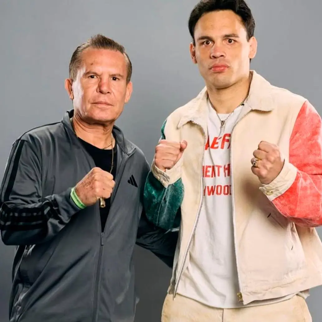 Julio César Chávez,<b> </b>leyenda del boxeo mexicano, y su hijo Julio César Chávez Jr. (derecha en la foto), quien fue deportado este martes a México tras ser capturado el pasado 2 de julio en medio de una redada del ICE en Estados Unidos. FOTO: Tomada de Instagram @jcchavezjr