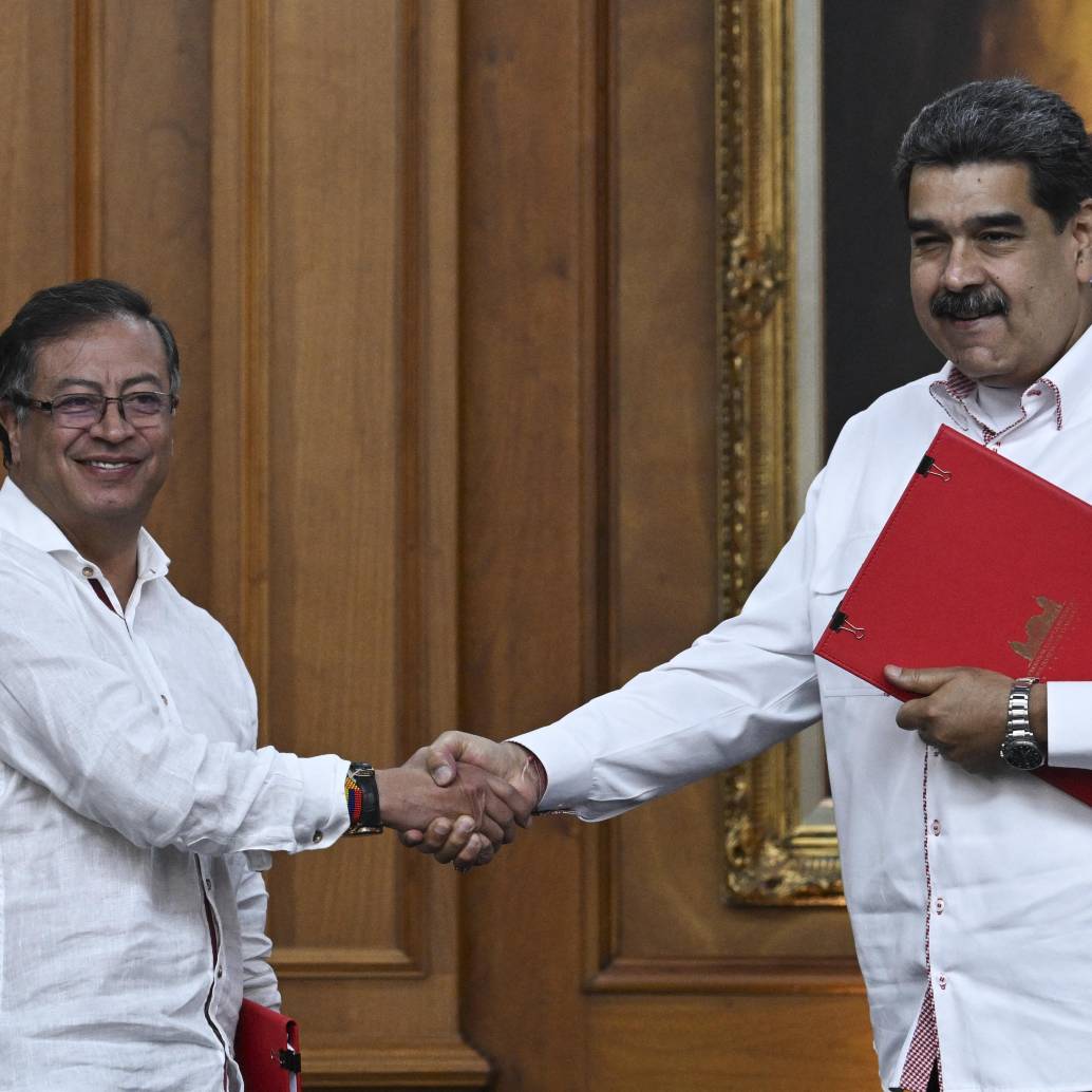Gustavo Petro y Nicolás Maduro en el palacio de Miraflores, en Venezuela, en noviembre de 2022. (Photo by Federico Parra / AFP)