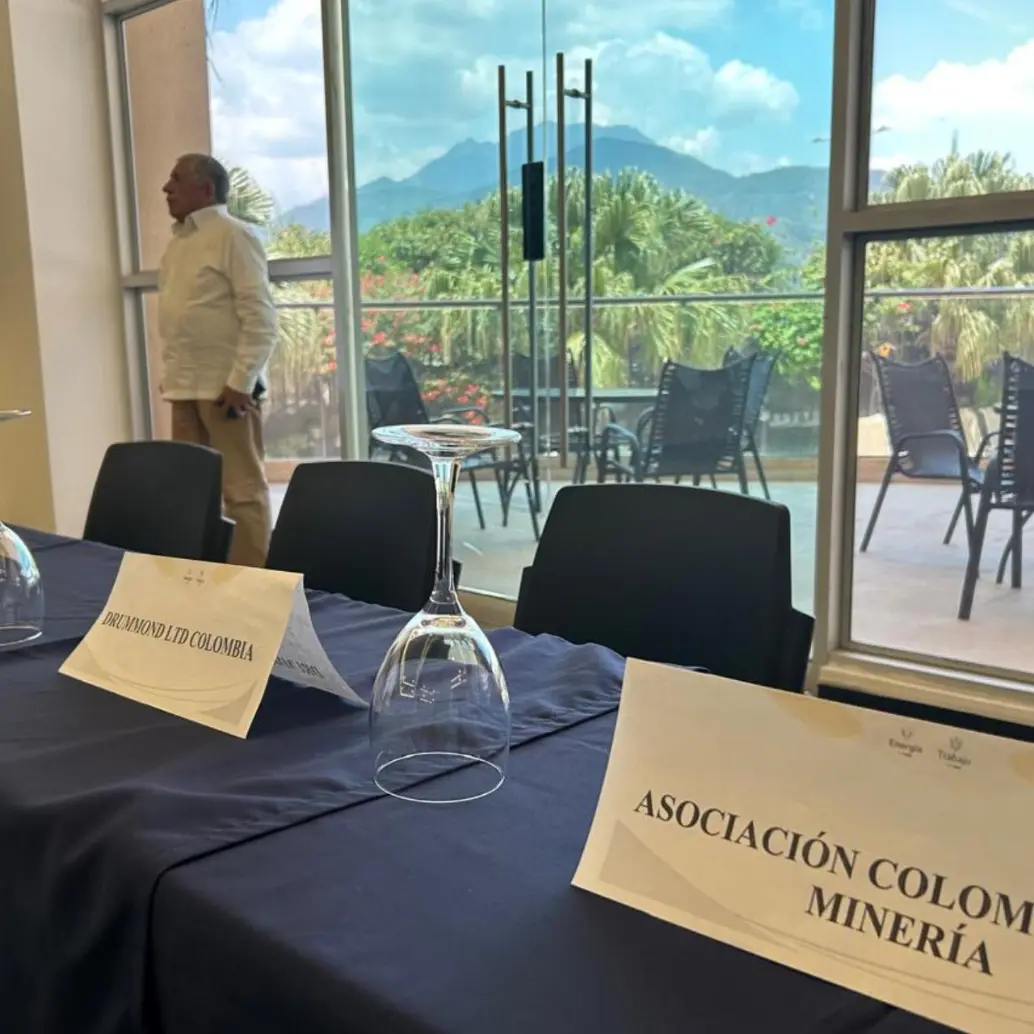 A pesar de haber pactado la cita, las mineras cancelaron a última hora, dejando al Gobierno y a la comunidad internacional hablando solos sobre el futuro laboral del Cesar. FOTO: Colprensa