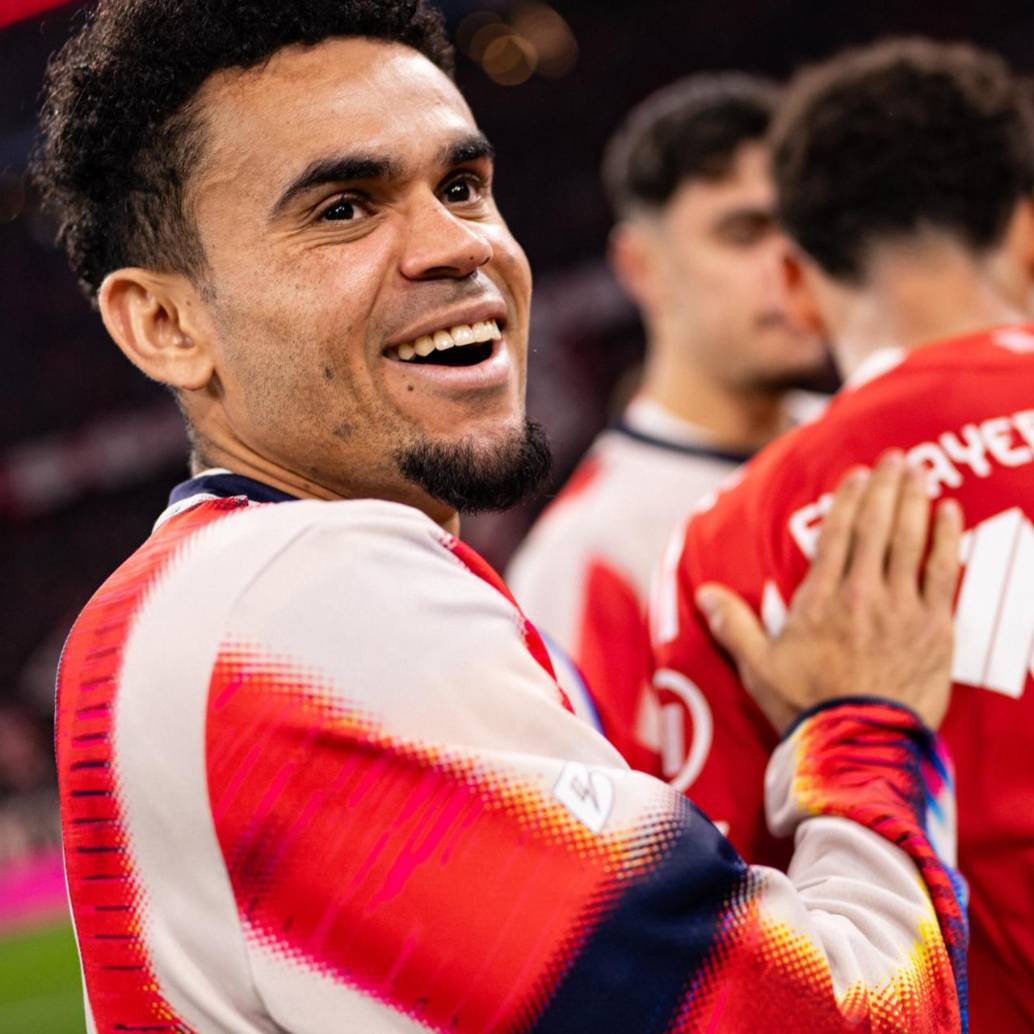 El extremo colombiano, exjugador del Liverpool, es consolidado como el tercer jugador con mayor contribución ofensiva del equipo esta temporada. FOTO: Tomada de redes sociales @FCBayern y @LuisFDiaz19