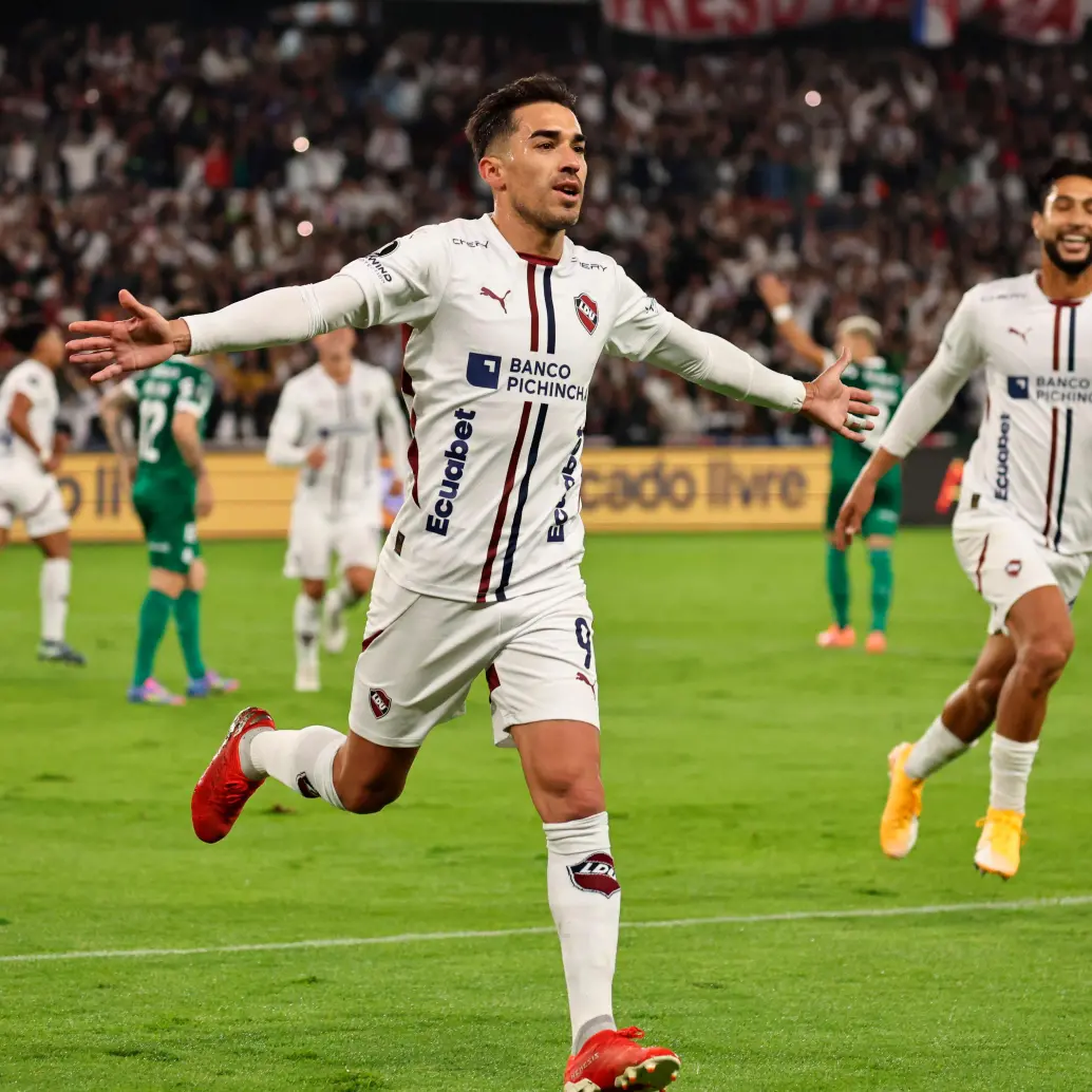 El delantero Lisandro Alzugaray anotó el último gol de los ecuatorianos en el partido de ida, disputado en Quito. Foto: @Libertadores