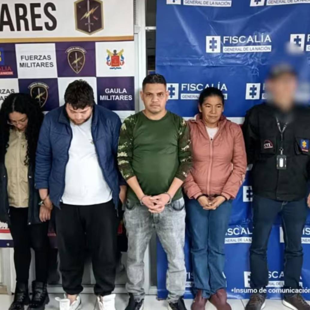Los capturados eran requeridos por los delitos de constreñimiento con fines extorsivos, concierto para delinquir, hurto por medios informáticos y violación de datos personales. FOTO: AUTORIDADES