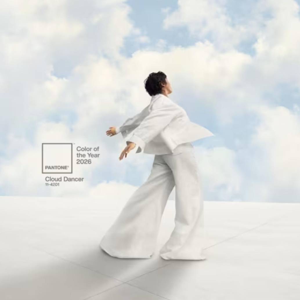 Cada año, el Pantone Color Institute elige un color para lograr llevar las tendencias en todos los sentidos y eligió un tono de blanco, “Cloud Dancer”, para el 2026. FOTO: Pantone Color Institute