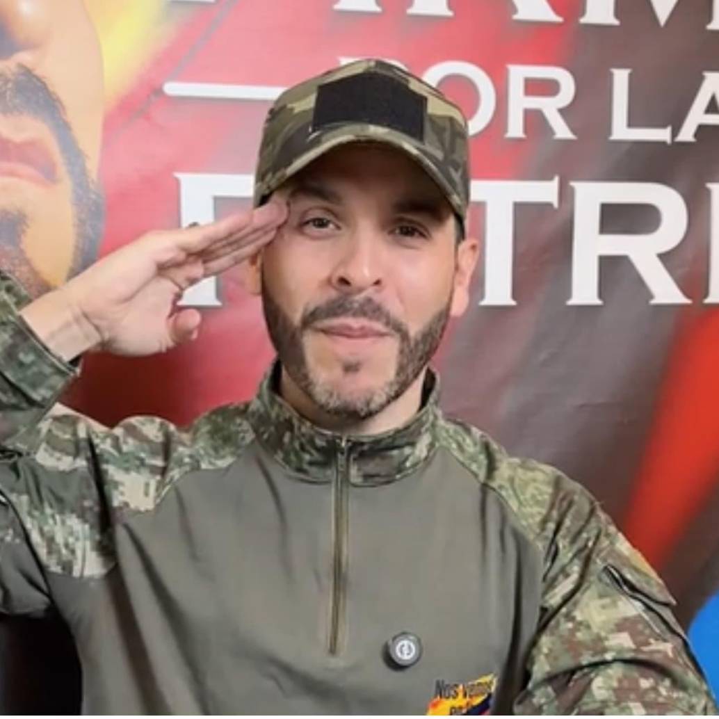 Abelardo de la Espriella hizo campaña con la narrativa de “devolver el honor” a las Fuerzas Militares. Foto: Captura de video.