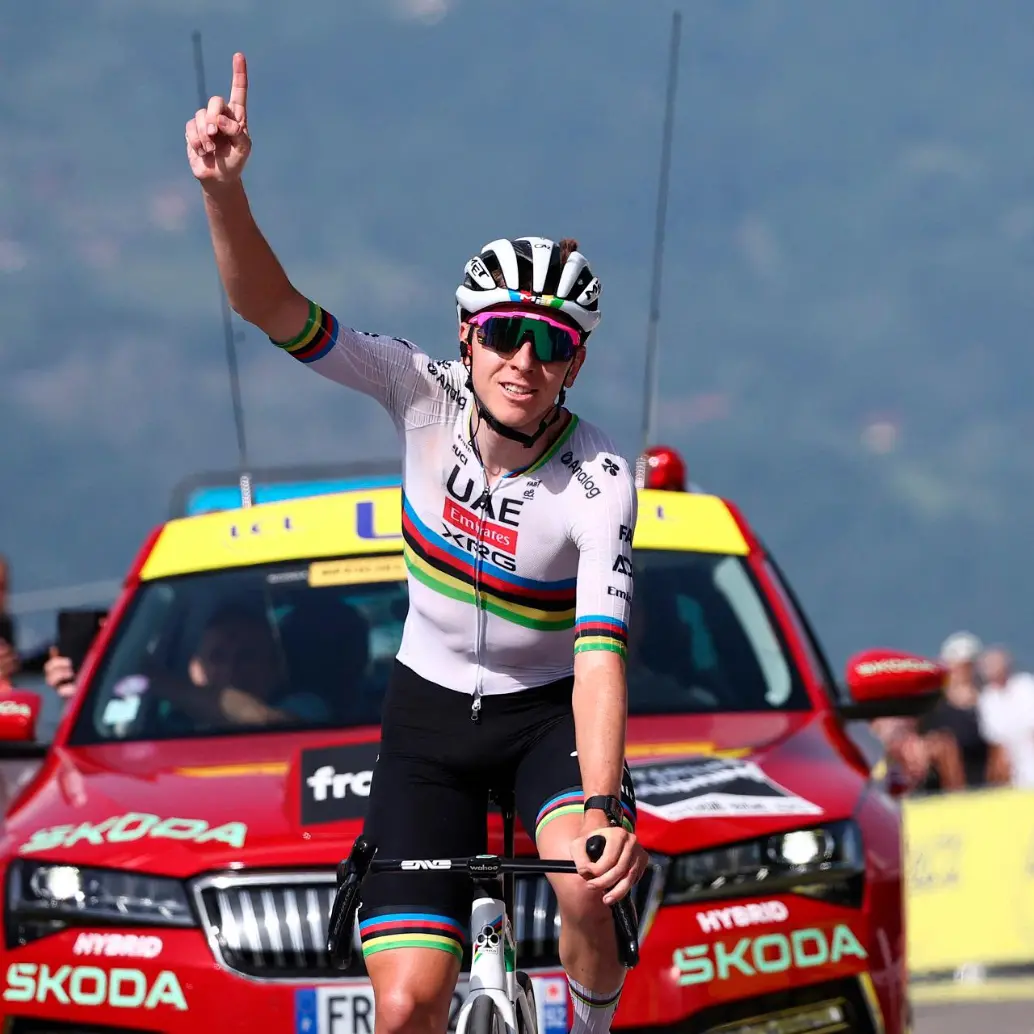 Pogačar recuperó la camiseta amarilla de líder que había portado luego de ganar la primer etapa del Dauphiné. FOTO: AFP