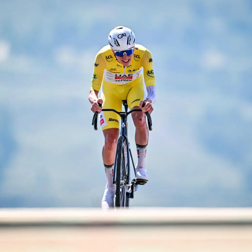 El ciclista esloveno Tadej Pogacar llegó a 20 victorias en el Tour de Francia en su carrera. Apenas tiene 26 años. FOTO: TOMADA DEL X DE @LeTour