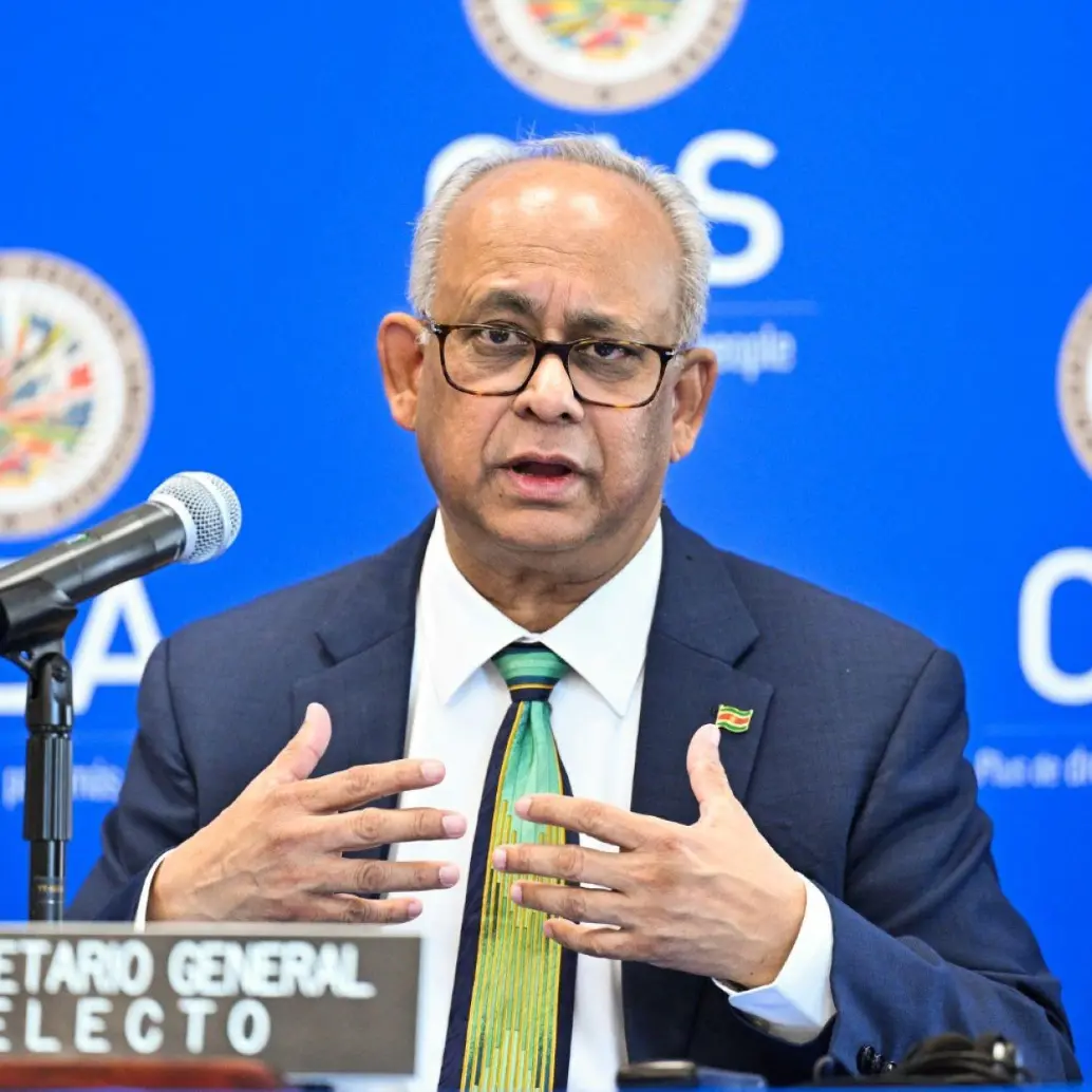 El anuncio de Albert Ramdin se da luego de que la Casa Blanca denominara al Cartel de los Soles, presuntamente liderado por Nicolás Maduro, como una organización terrorista. Foto: AFP