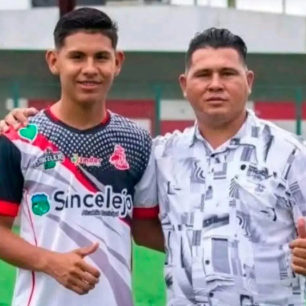 El joven futbolista Joel David López Solano, de 16 años, junto a su padre, Orangel López Vaquero, ambos murieron por inmersión. FOTO: Tomada de redes sociales