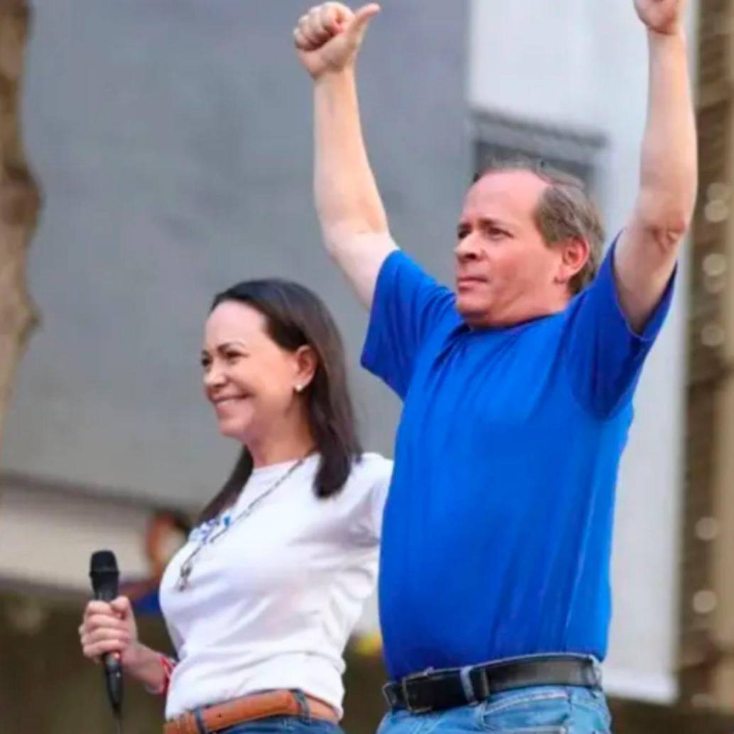 Juan Pablo Guanipa junto a María Corina Machado. FOTO: AFP
