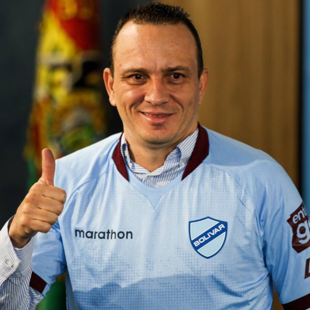 Un mes después de desvincularse de Independiente Medellín, Alejandro Restrepo fue oficializado como el nuevo director técnico del club Bolívar de La Paz, en Bolivia. FOTO: Tomada de redes sociales @Bolivar_Oficial