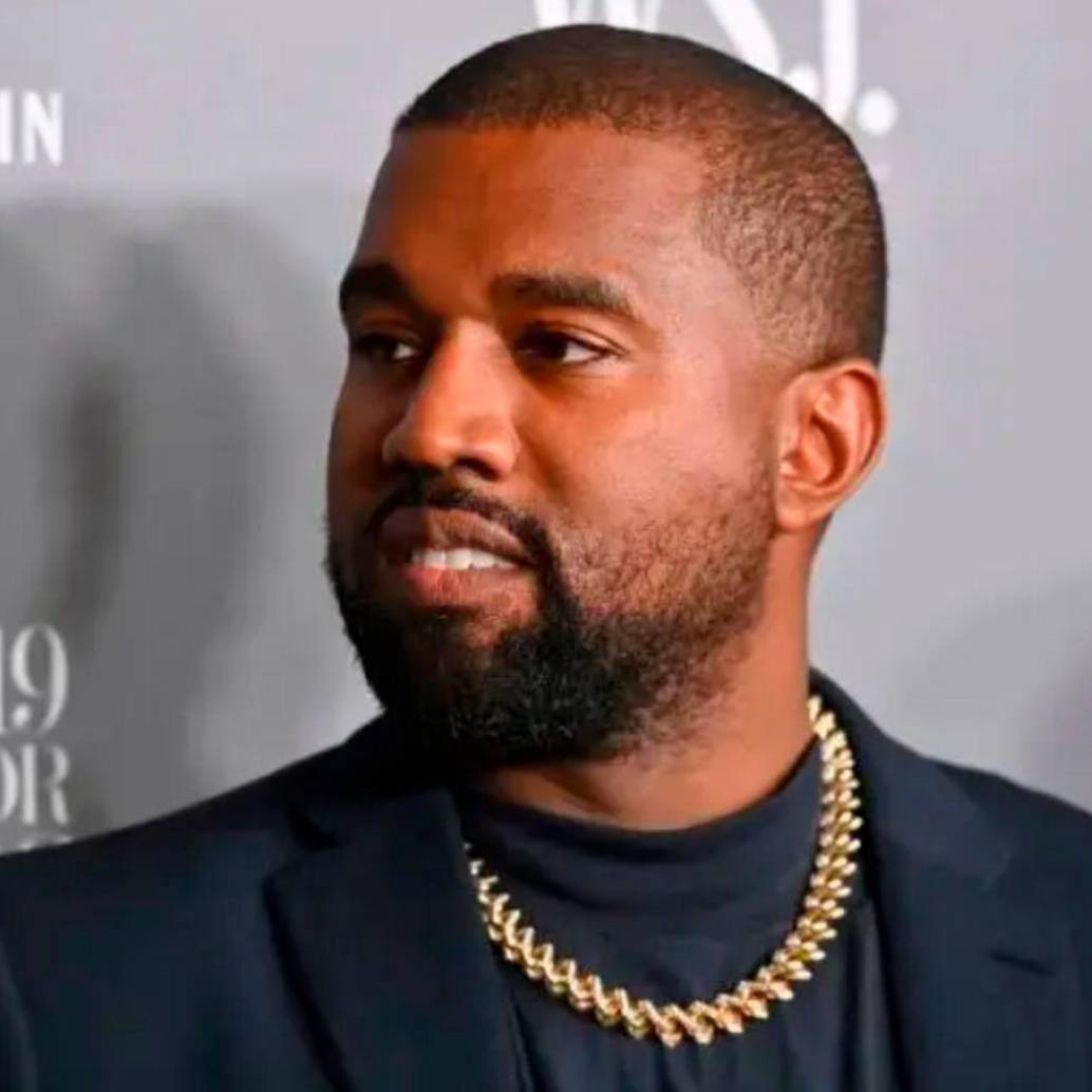 Kanye West, que ahora se hace llamar Ye, pidió perdón a sus seguidores y a quienes se sintieron ofendidos con sus acciones. FOTO: Getty