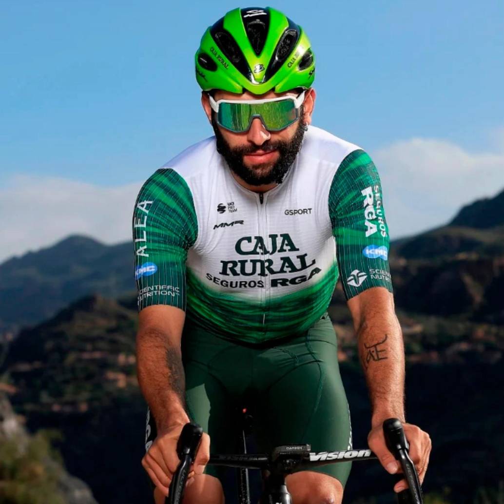 El ciclista colombiano Fernando Gaviria ya fue presentado con el nuevo uniforme del equipo Caja Rural. Foto: tomada del Instagram de @cajarural_rga