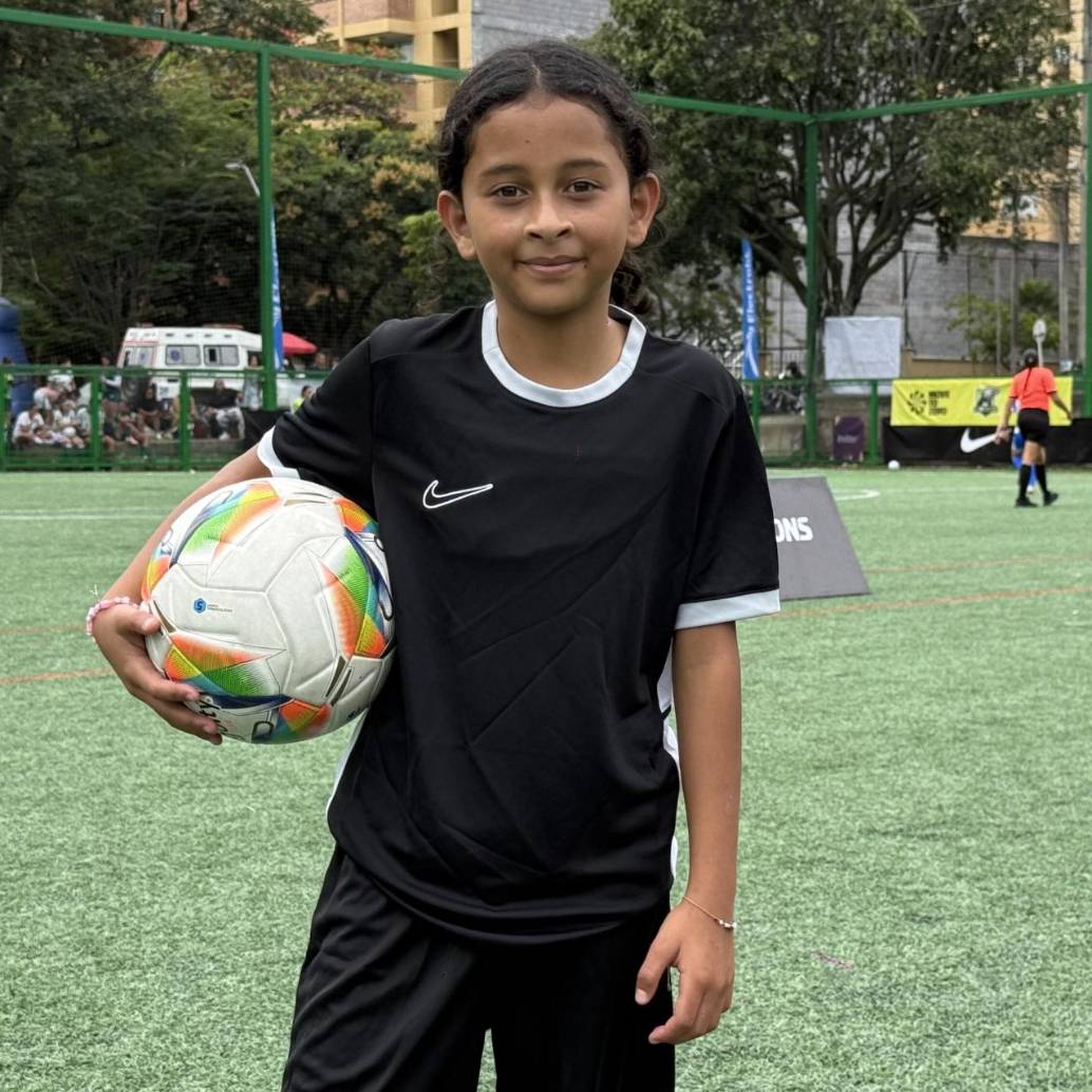Dulce Nicole Agudelo Valencia, de 10 años, es una niña de la ciudad de Medellín, interesada en el deporte y el cuidado del medio ambiente. FOTO: Juan Pablo Álvarez Muñoz