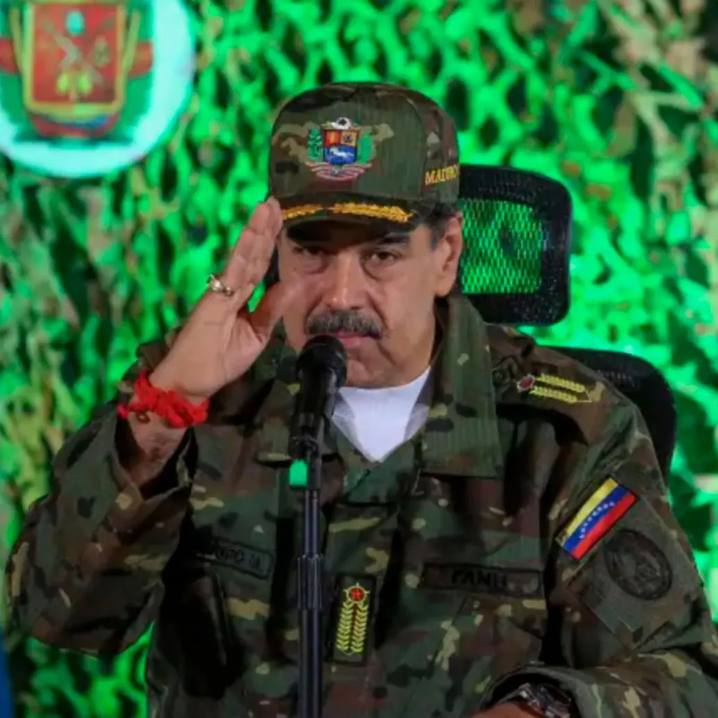 Ante la llegada de buques estadounidenses frente a las costas de Venezuela, Nicolás Maduro que ordenó la activación de 4.5 millones de milicianos y llamó al alistamiento militar de venezolanos en la reserva. FOTOS: Getty 
