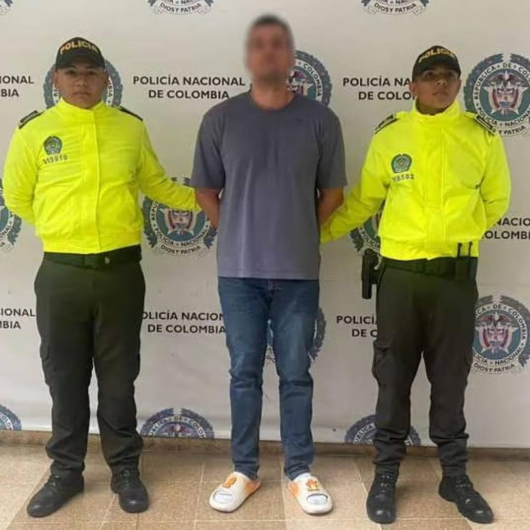 El sujeto, identificado como Jaime Andrés Buitrago Ruiz, habría aprovechado su situación en la empresa para continuar con el gran robo. FOTO: Policía Nacional