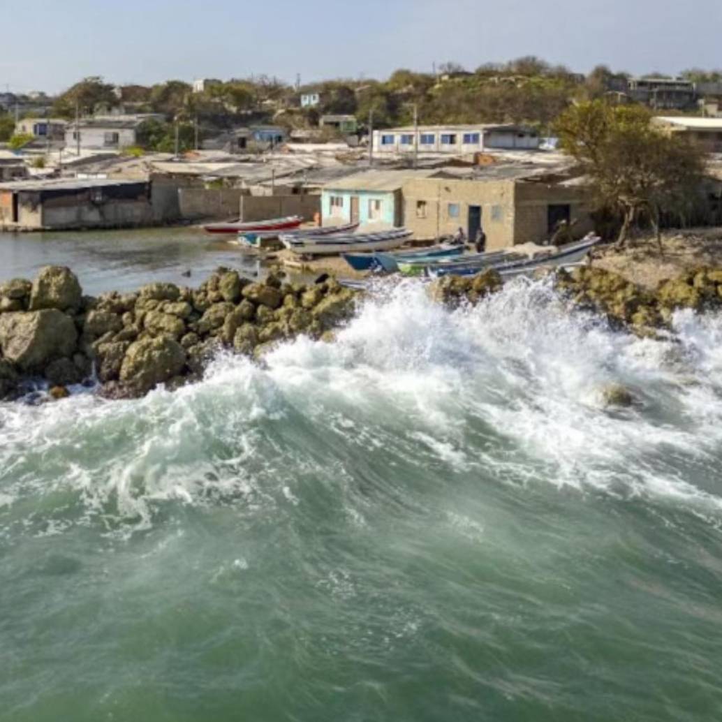Los científicos de la NASA prevén que los niveles del mar sigan en aumento a medida que la humanidad continúe con la emisión de gases de efecto invernadero, afectando mayormente a las poblaciones de islas y cercanas a las costas. FOTO: AFP